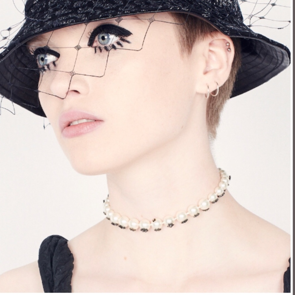 NEW DIOR TEDDY D PEARL CHOKER NECKLACE WITH CRYSTAL MOTIFS timeless Parisian - Picture 1 of 9